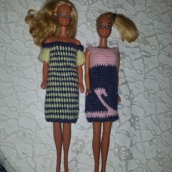 2 vintage 70's barbie with hand made crochet dresses - Picture 1 of 12